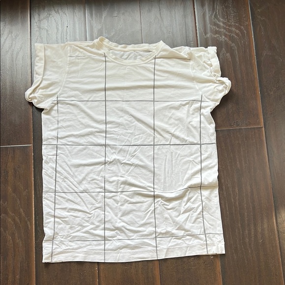 Lululemon White and Gray Print Tee, size 8 - Picture 1 of 3
